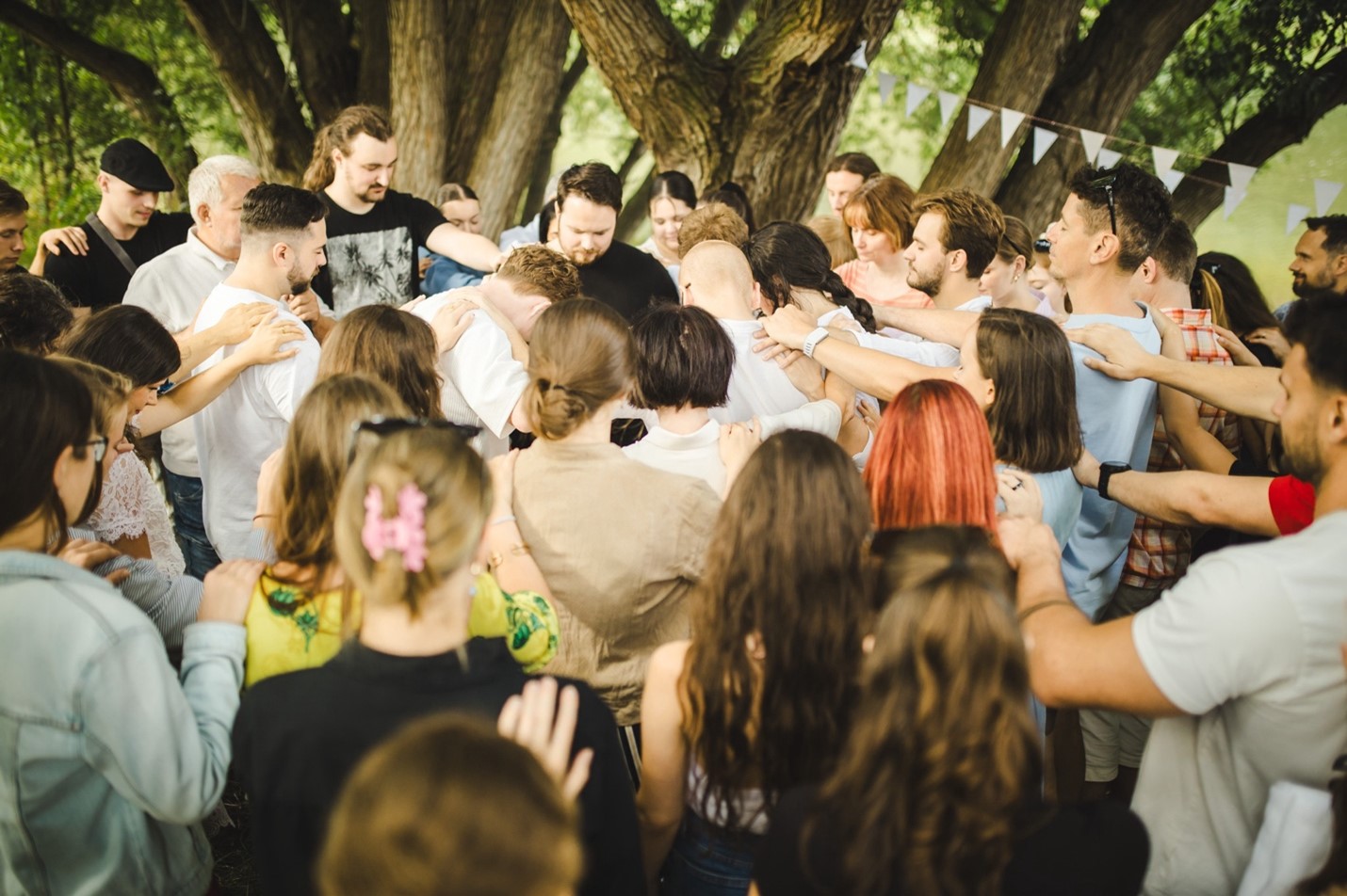 Další mladí lidé odevzdávají v Praze svůj život Ježíši